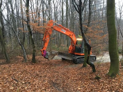 Schachtbrunnen mit Tieflöffelbagger, Foto 1 von 6 (öffnet in neuem Tab)